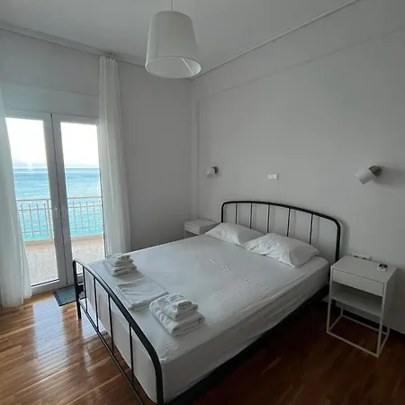 Jenny's Blue - Beachfront Апартаменты Лоутраки