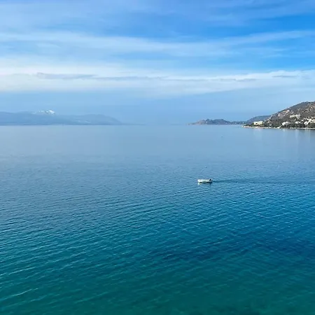 Апартаменты Jenny's Blue - Beachfront *