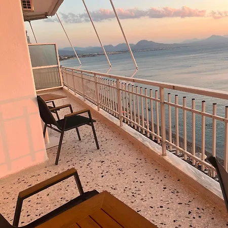Jenny's Blue - Beachfront Апартаменты *